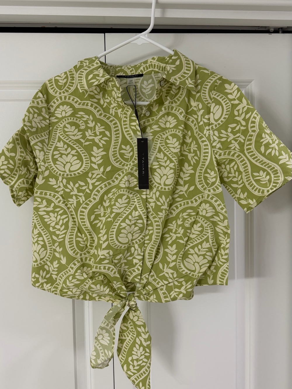 T Tahari Green and White Paisley Tie-Front Button Down Top